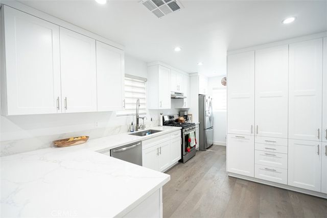 2848 N Frederic, Burbank, CA 91504