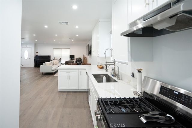 2848 N Frederic, Burbank, CA 91504