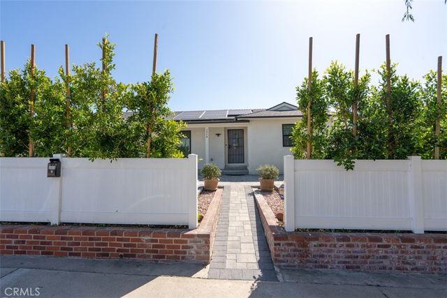 2848 N Frederic, Burbank, CA 91504