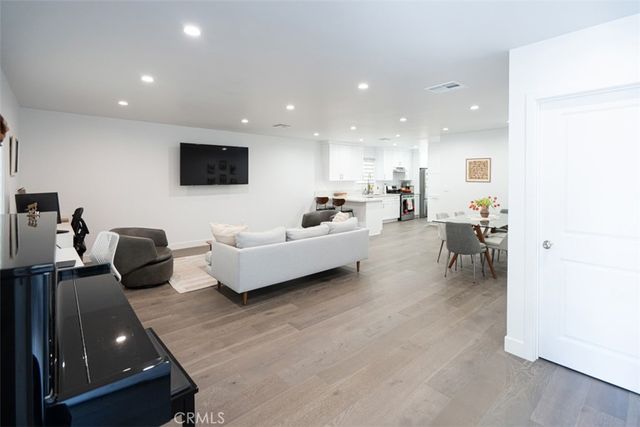 2848 N Frederic, Burbank, CA 91504