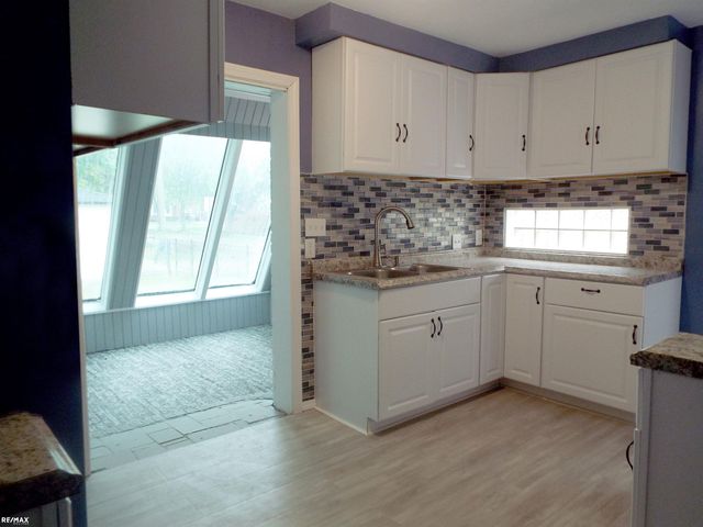 21102 Lancaster Street, Harper Woods, MI 48225