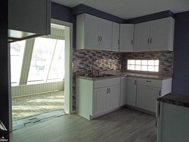 21102 Lancaster Street, Harper Woods, MI 48225