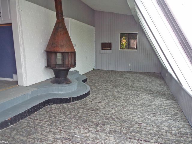 21102 Lancaster Street, Harper Woods, MI 48225