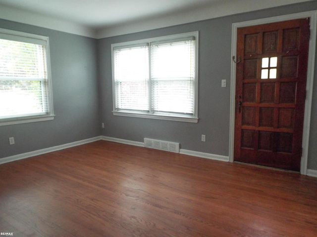 21102 Lancaster Street, Harper Woods, MI 48225