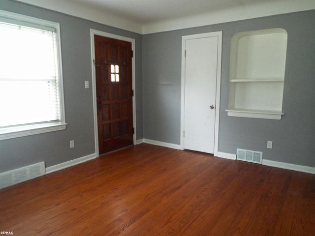 21102 Lancaster Street, Harper Woods, MI 48225