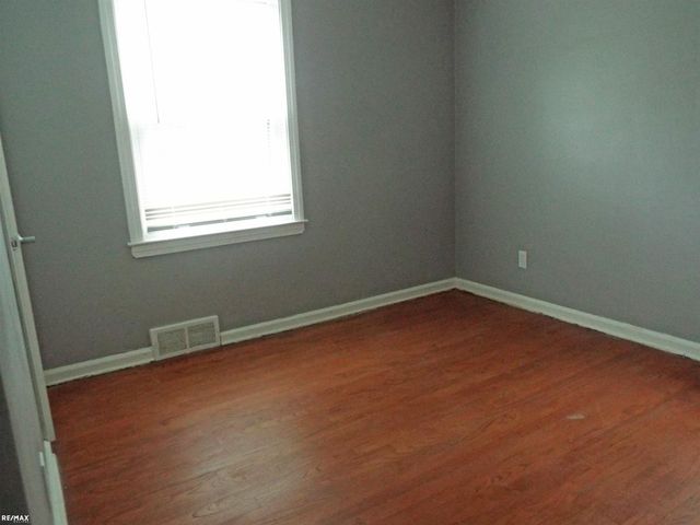 21102 Lancaster Street, Harper Woods, MI 48225