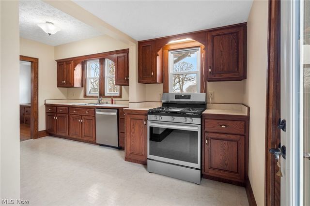 11725 Forty Corners Road NW, Massillon, OH 44646