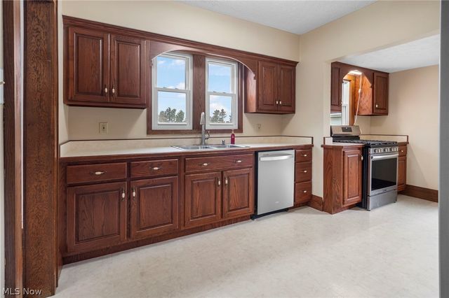 11725 Forty Corners Road NW, Massillon, OH 44646