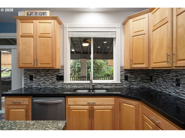 16110 TRAIL Dr, Oregon City, OR 97045