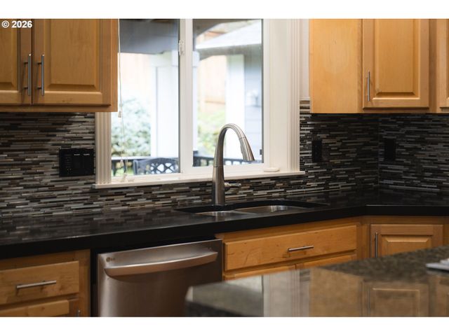 16110 TRAIL Dr, Oregon City, OR 97045