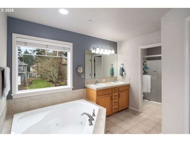 16110 TRAIL Dr, Oregon City, OR 97045