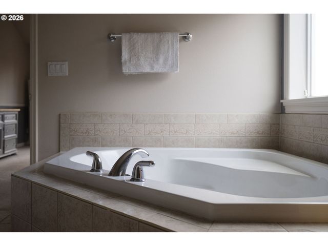 16110 TRAIL Dr, Oregon City, OR 97045