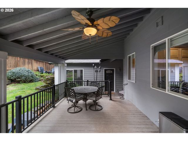 16110 TRAIL Dr, Oregon City, OR 97045