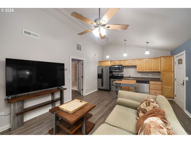 16110 TRAIL Dr, Oregon City, OR 97045