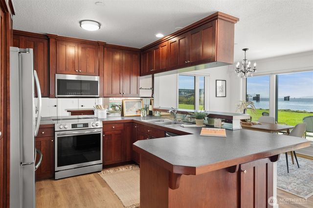 428 Harborview Drive SE, Bainbridge Island, WA 98110