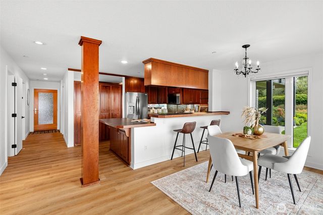 428 Harborview Drive SE, Bainbridge Island, WA 98110