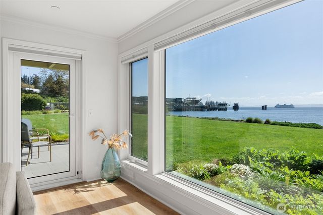 428 Harborview Drive SE, Bainbridge Island, WA 98110