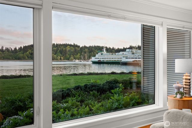 428 Harborview Drive SE, Bainbridge Island, WA 98110