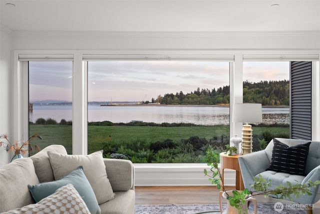 428 Harborview Drive SE, Bainbridge Island, WA 98110