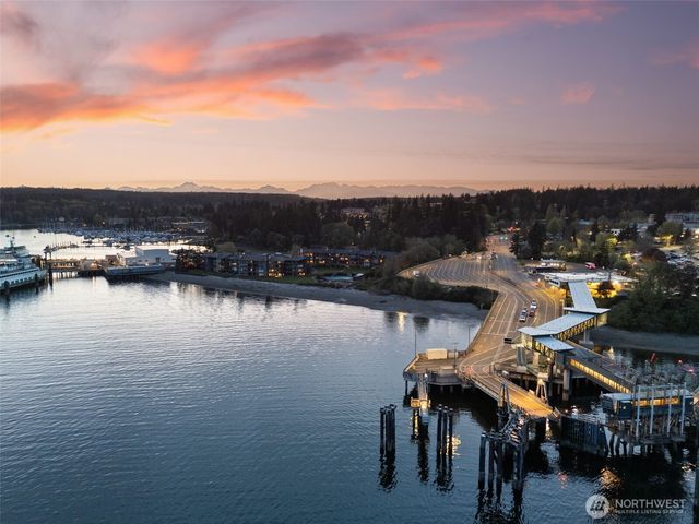 428 Harborview Drive SE, Bainbridge Island, WA 98110