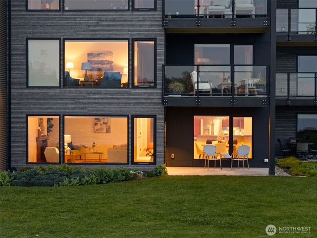 428 Harborview Drive SE, Bainbridge Island, WA 98110
