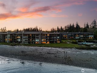 428 Harborview Drive SE, Bainbridge Island, WA 98110