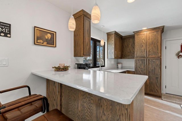 2144 E SHADY LANE, Neenah, WI 54956