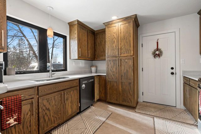 2144 E SHADY LANE, Neenah, WI 54956