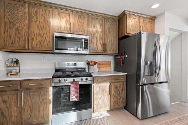 2144 E SHADY LANE, Neenah, WI 54956