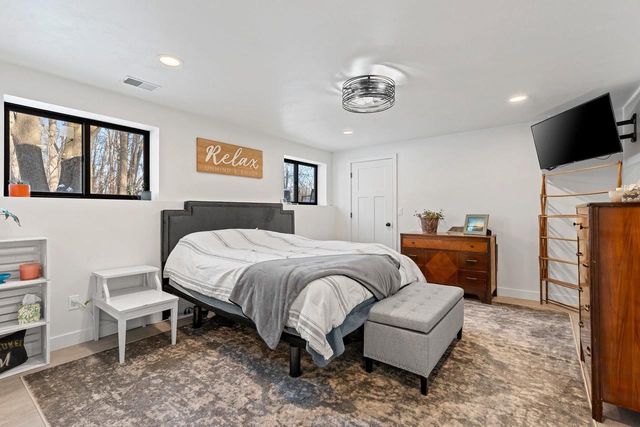 2144 E SHADY LANE, Neenah, WI 54956