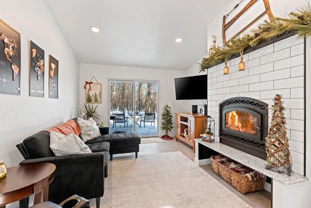 2144 E SHADY LANE, Neenah, WI 54956