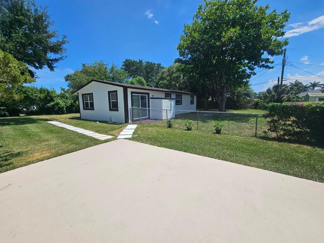 1605 W 10th, Riviera Beach, FL 33404