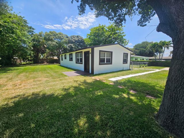 1605 W 10th, Riviera Beach, FL 33404