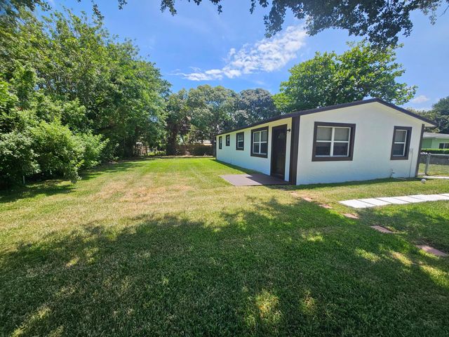 1605 W 10th, Riviera Beach, FL 33404