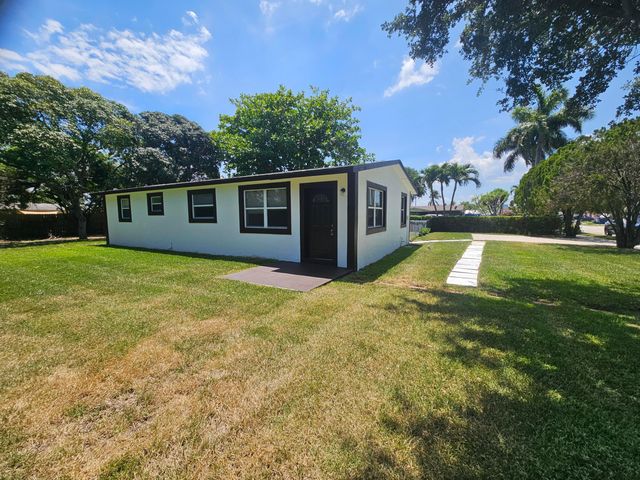 1605 W 10th, Riviera Beach, FL 33404
