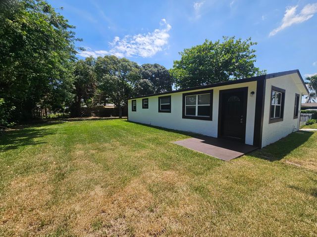 1605 W 10th, Riviera Beach, FL 33404