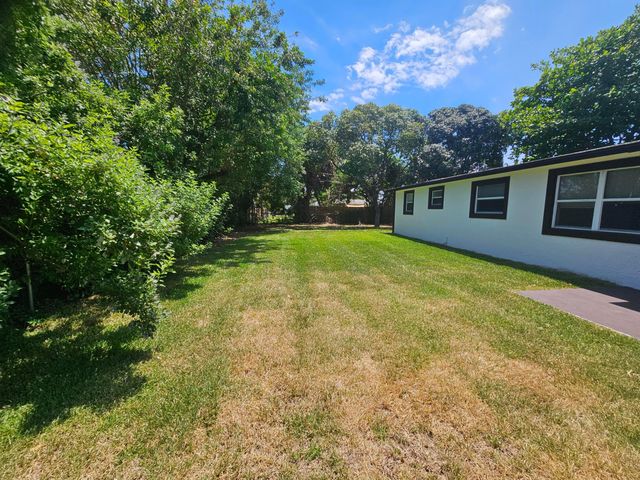 1605 W 10th, Riviera Beach, FL 33404