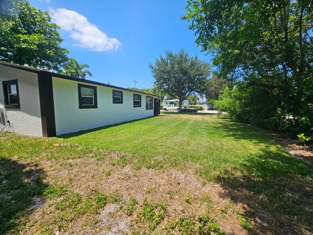 1605 W 10th, Riviera Beach, FL 33404