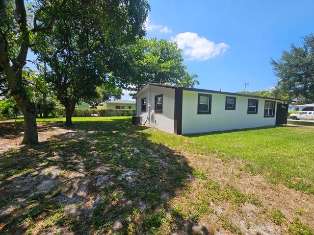 1605 W 10th, Riviera Beach, FL 33404