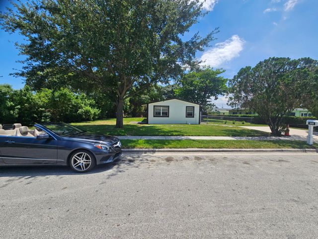 1605 W 10th, Riviera Beach, FL 33404