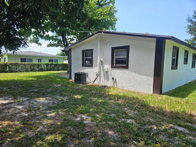 1605 W 10th, Riviera Beach, FL 33404