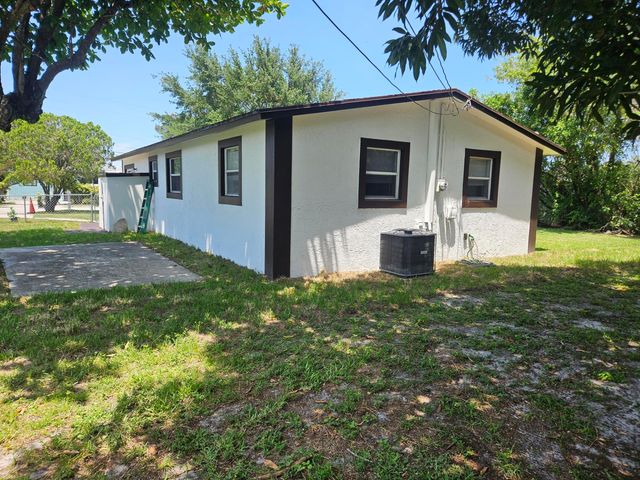 1605 W 10th, Riviera Beach, FL 33404