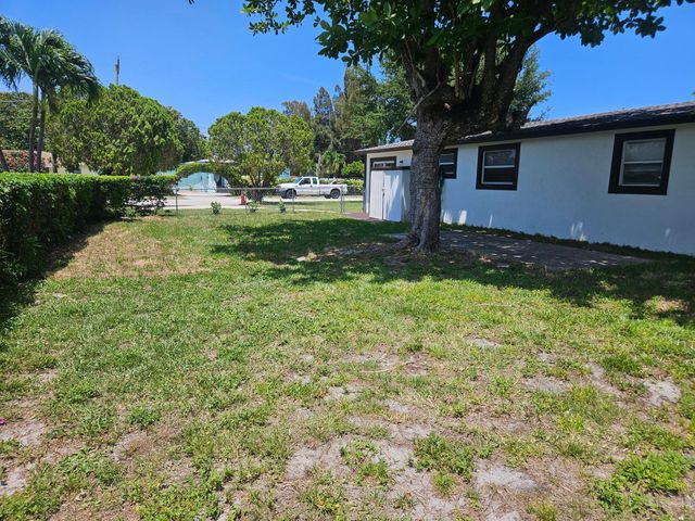 1605 W 10th, Riviera Beach, FL 33404