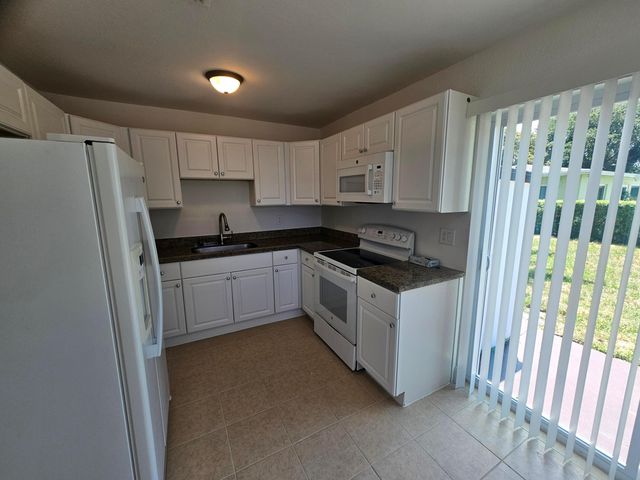 1605 W 10th, Riviera Beach, FL 33404