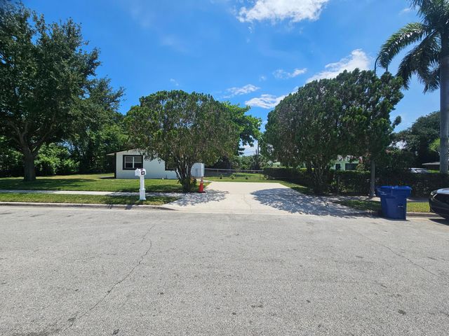 1605 W 10th, Riviera Beach, FL 33404