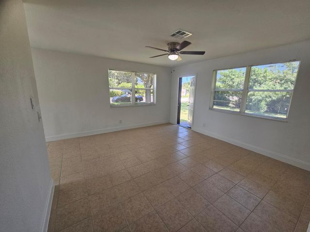 1605 W 10th, Riviera Beach, FL 33404