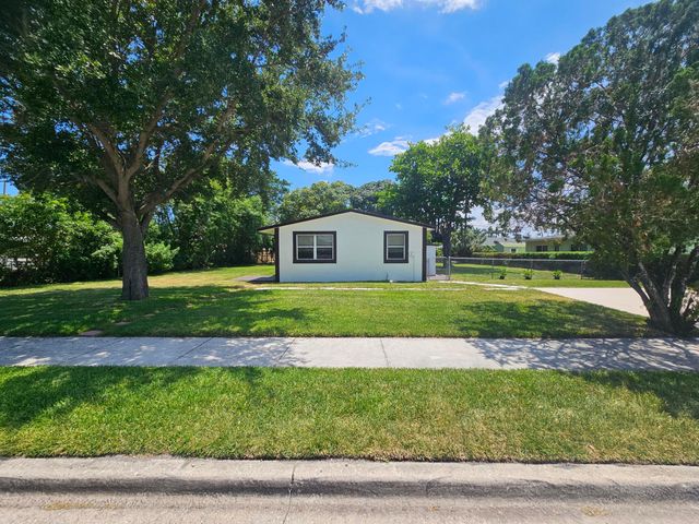 1605 W 10th, Riviera Beach, FL 33404