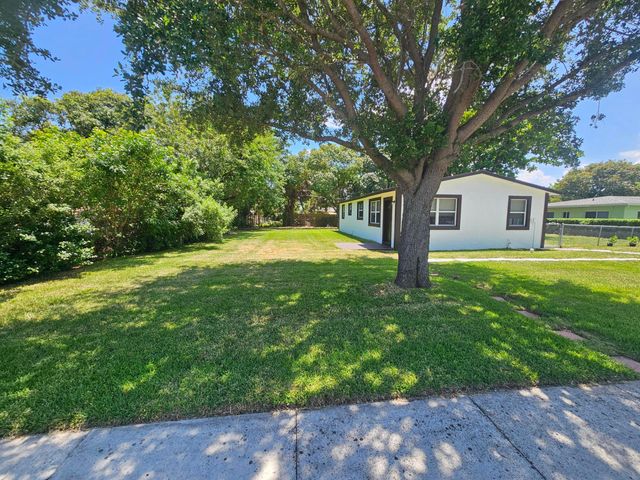 1605 W 10th, Riviera Beach, FL 33404