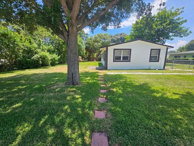 1605 W 10th, Riviera Beach, FL 33404