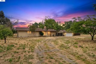 744 Mockingbird Ln, Pleasanton, CA 94566
